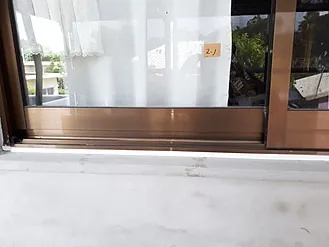 窓回りの左官補修、コーキング打ち直し