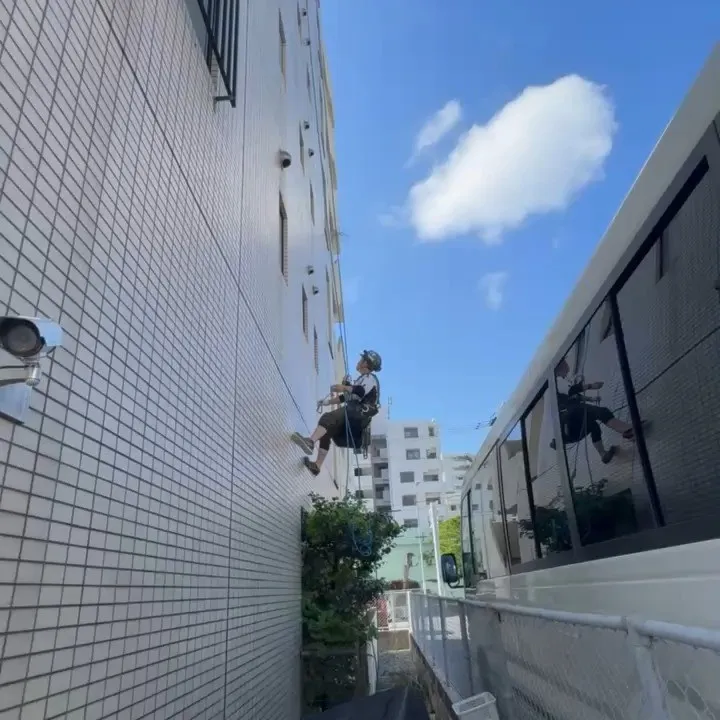 🧗‍♂️ 足場を組みにくい場所も、ロープアクセスで対応！